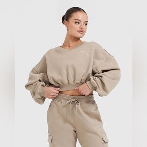 ONER ACTIVE ALL DAY EST 2020 CROP V-NECK SWEATSHIRT